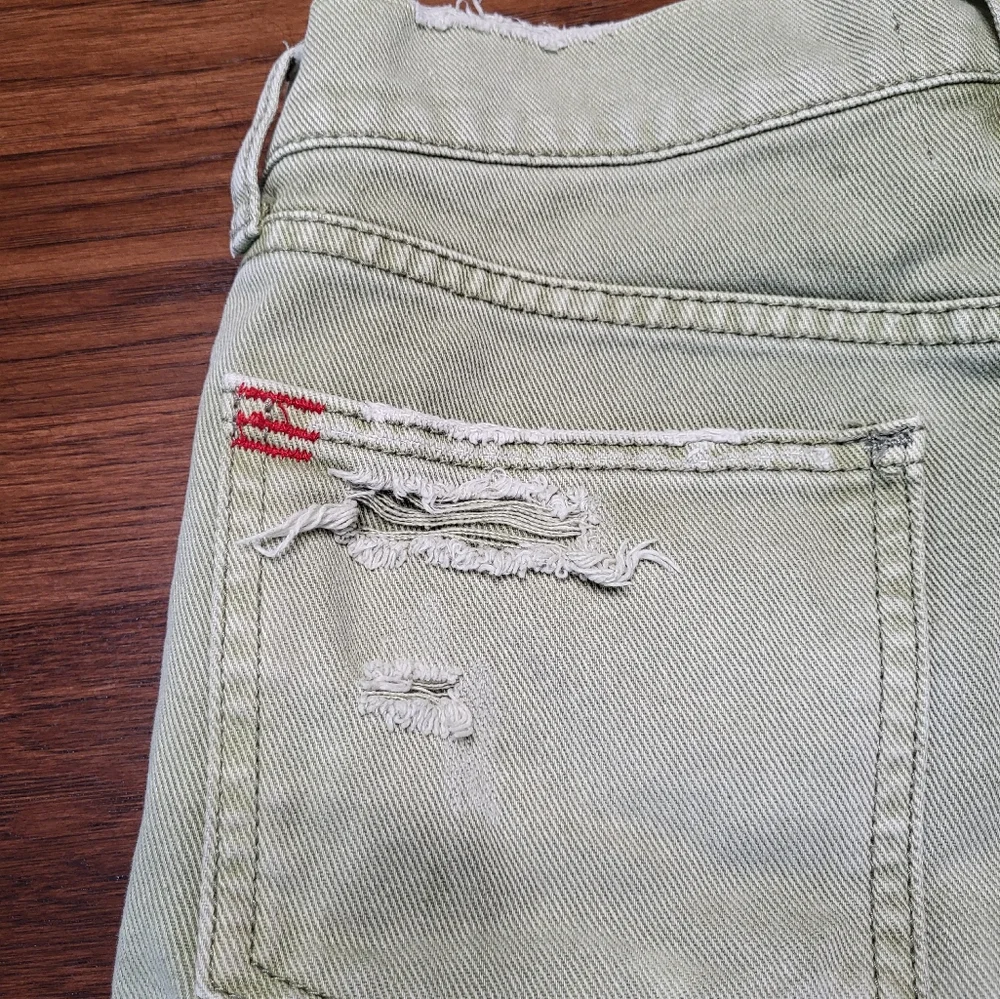 Urban Outfitters BDG Women's Green Dropped Waist Destroy High Rise Shorts, 26